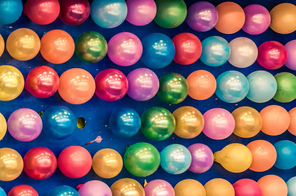 Balloons and darts for a fun DIY balloons game
