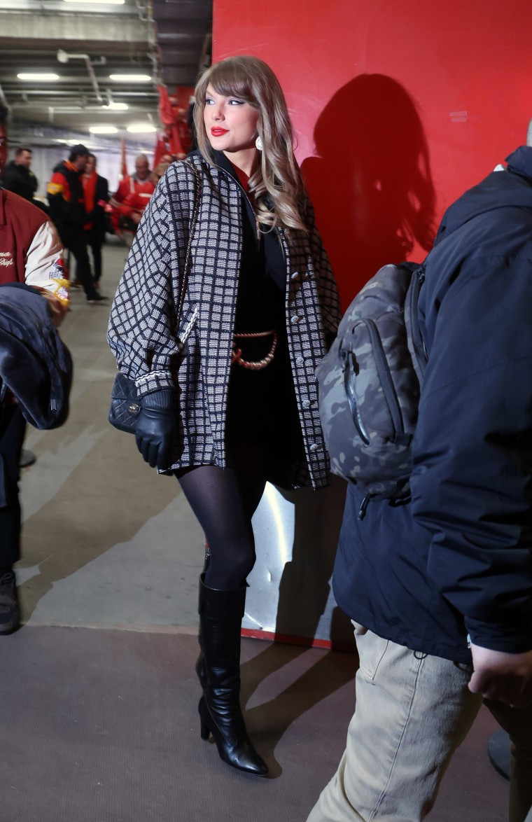 Taylor Swift Arrives at Chiefs vs Texans AFC Divisional Playoff Game