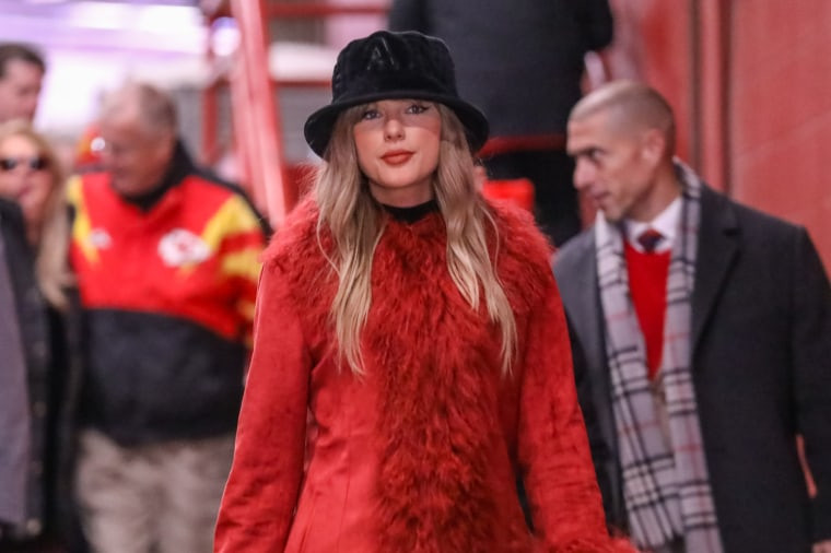 Taylor Swift Arrives at Chiefs vs Texans NFL Game
