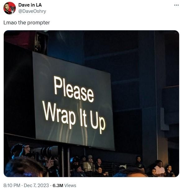 A photograph of a teleprompter at the 2023 Game Awards reading "Please Wrap It Up"