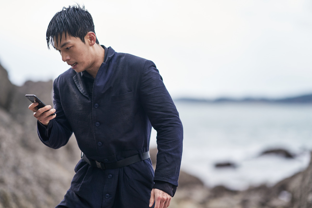 Wi Ha-joon as Hwang Jun-ho in Squid Game.