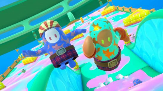 Fall Guys: Two Fall Guys beans trying to escape the level
