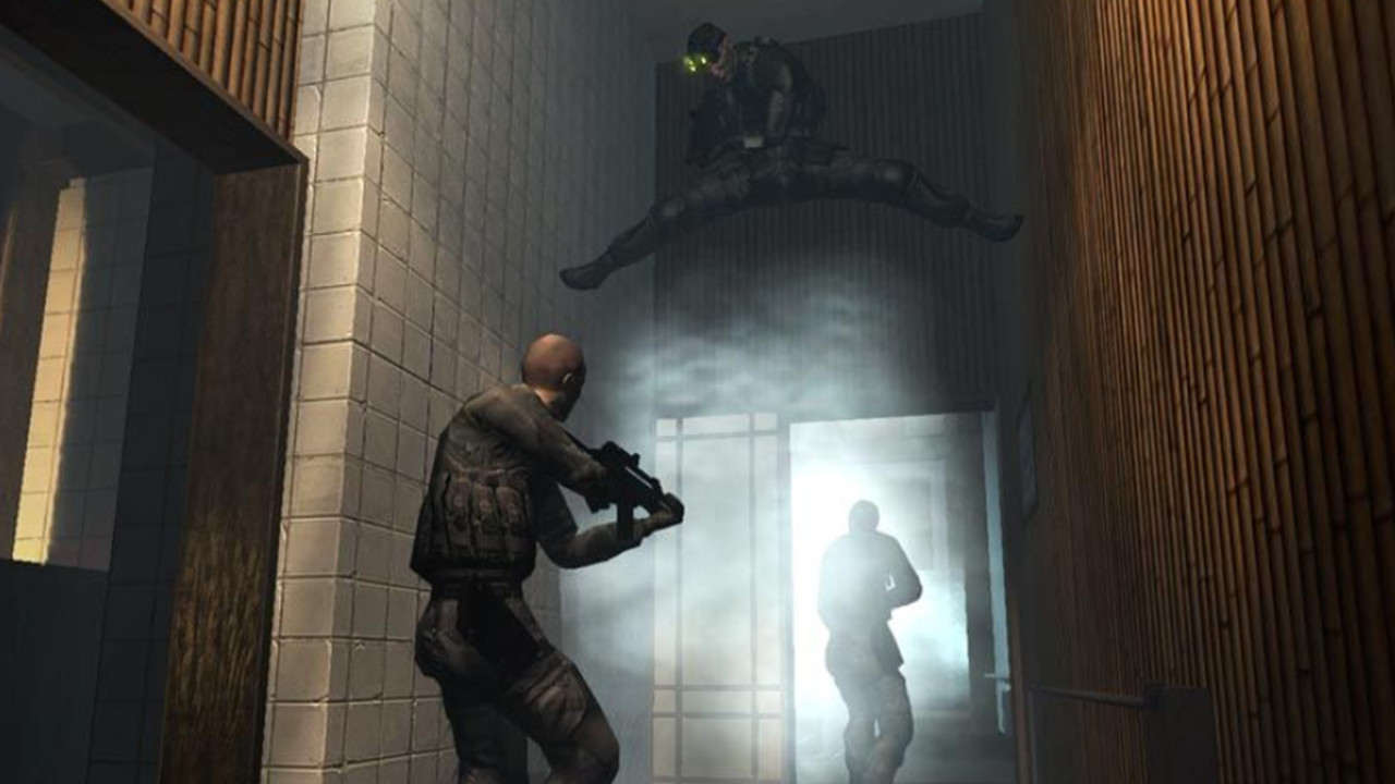 Sam Fisher hides above armed enemies 