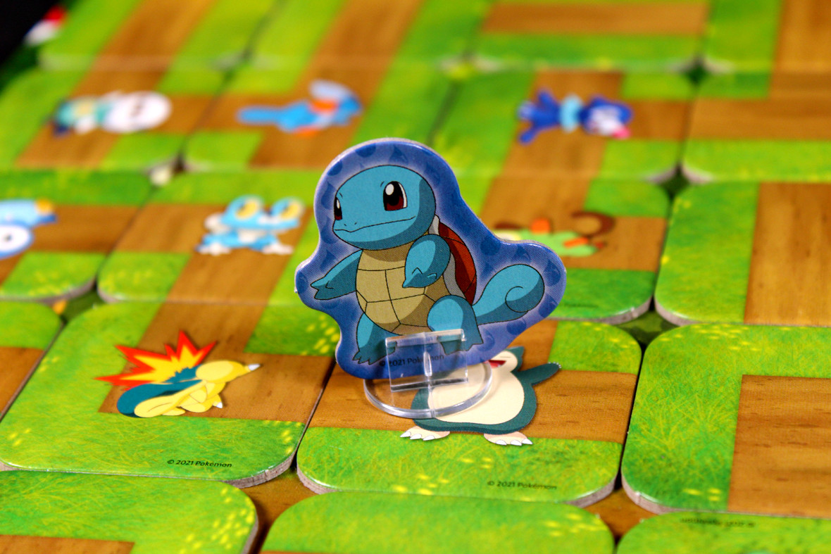 Gameplay turn in Pokémon Labyrinth with tile insertion and character movement