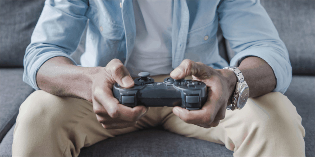 gamer elbow lean