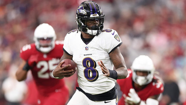 Lamar Jackson throws a pass