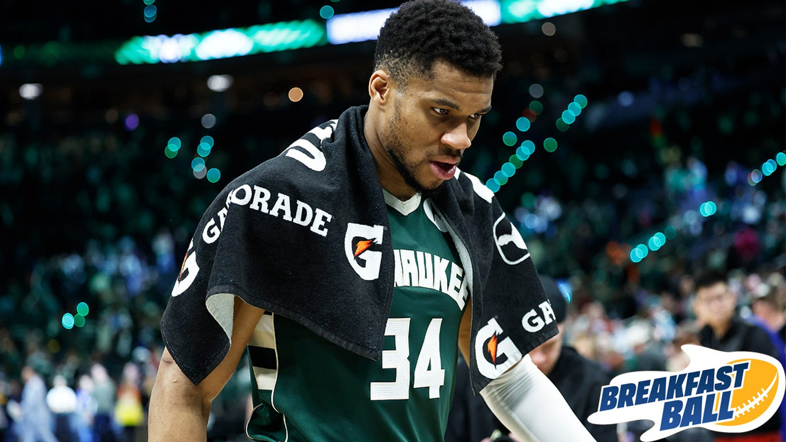 Giannis Antetokounmpo on the court, Milwaukee Bucks, NBA