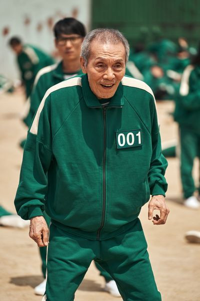 Oh Young-soo as Oh Il-nam, or the elderly player 001, readying himself for a game in squid game season 1