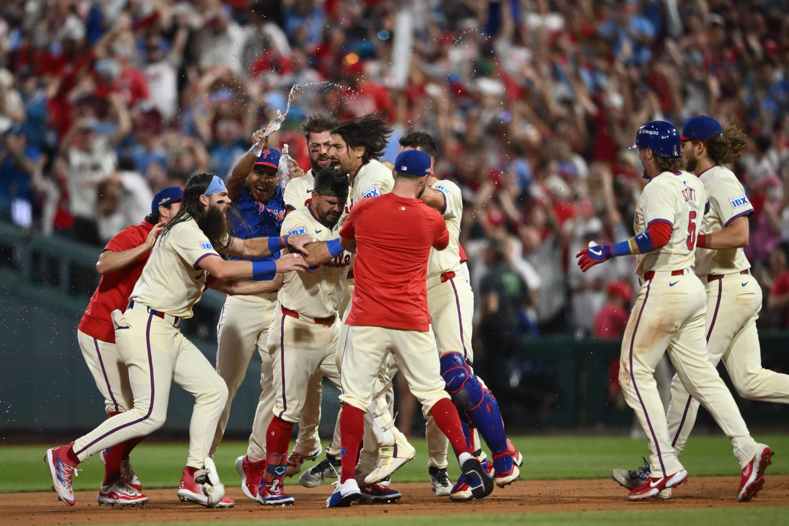Nick Castellanos delivers a walk-off hit in the NLDS