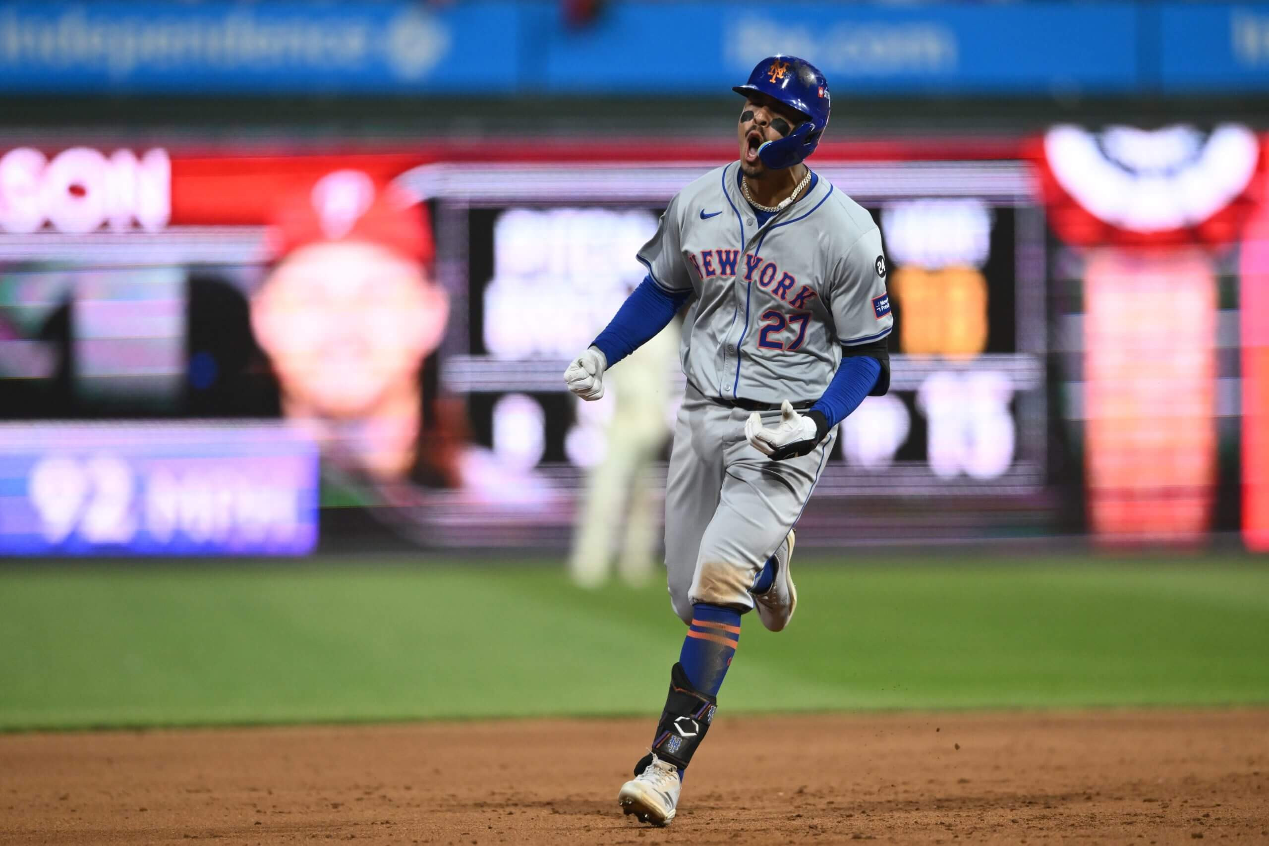 Mark Vientos rounds the bases after his game-tying, ninth-inning home run