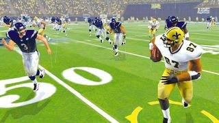 A screenshot of a football match during NFL 2K2, one of the best Dreamcast games.